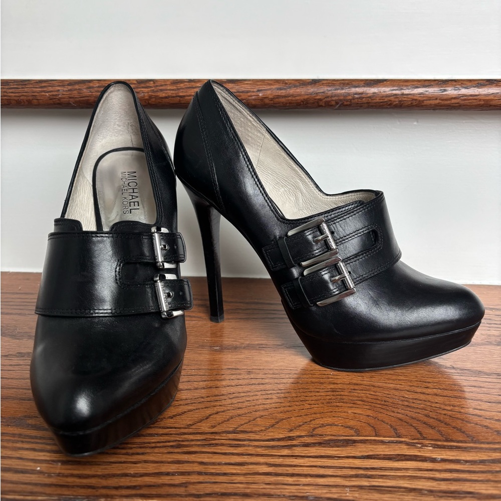 ✨Michael Michael Kors Black Pointed Toe Silver Buckle Heels✨ - Picture 3 of 11